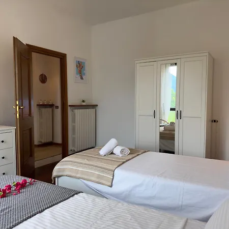 Tavernola - A Due Passi Dal Traghetto Apartamento