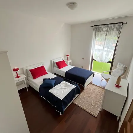 Tavernola - A Due Passi Dal Traghetto